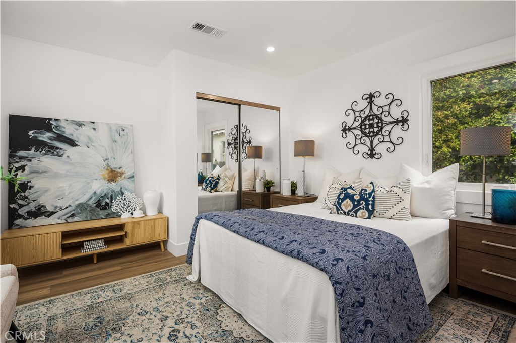 6005 S La Brea Avenue