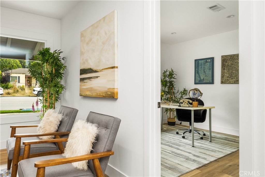 6005 S La Brea Avenue