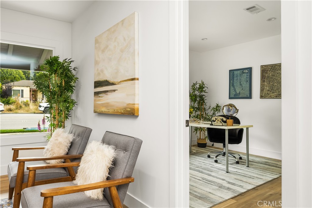 6005 S La Brea Avenue