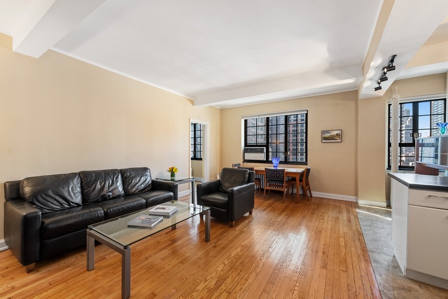 211 E 35TH Street 10G