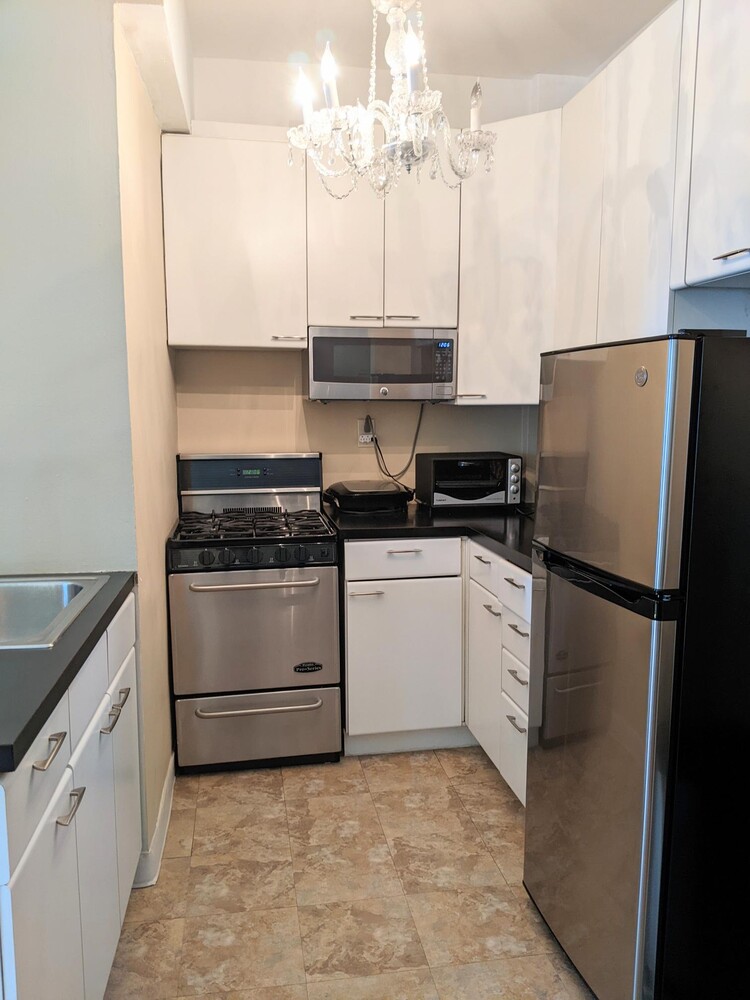 211 E 35TH Street 10G