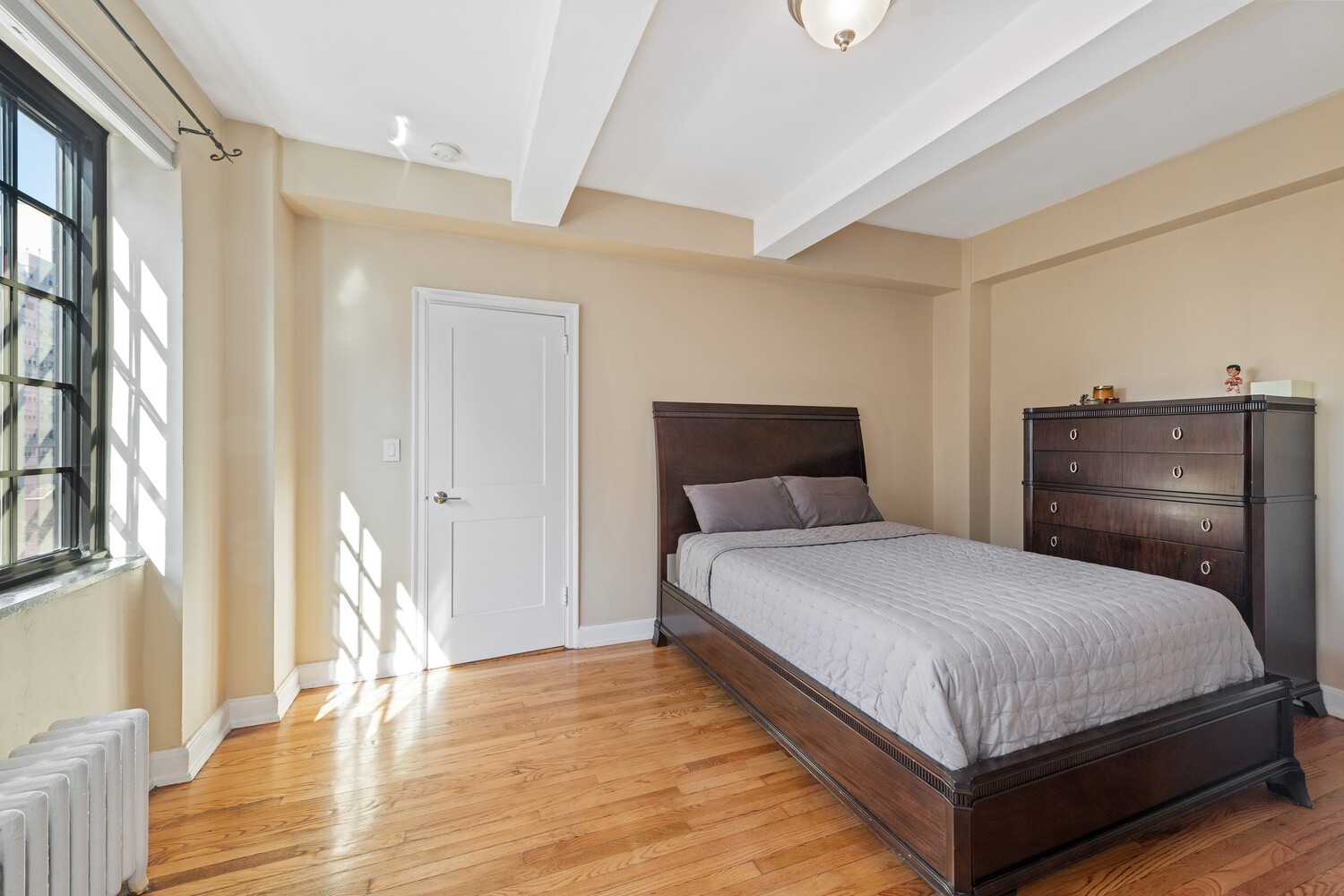 211 E 35TH Street 10G