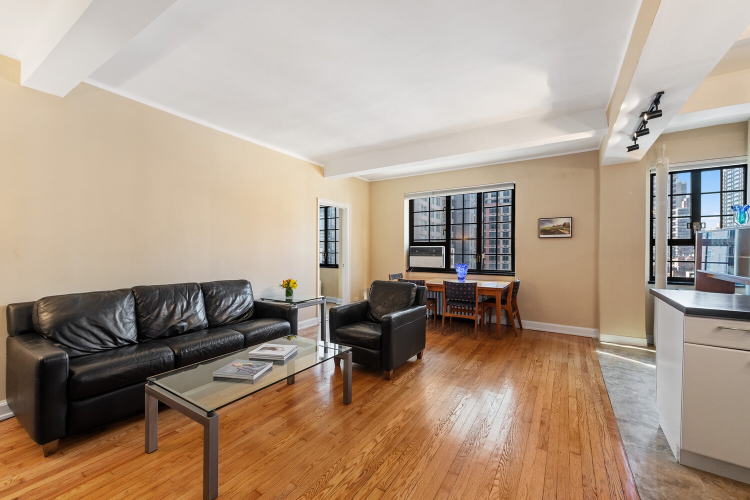 211 E 35TH Street 10G