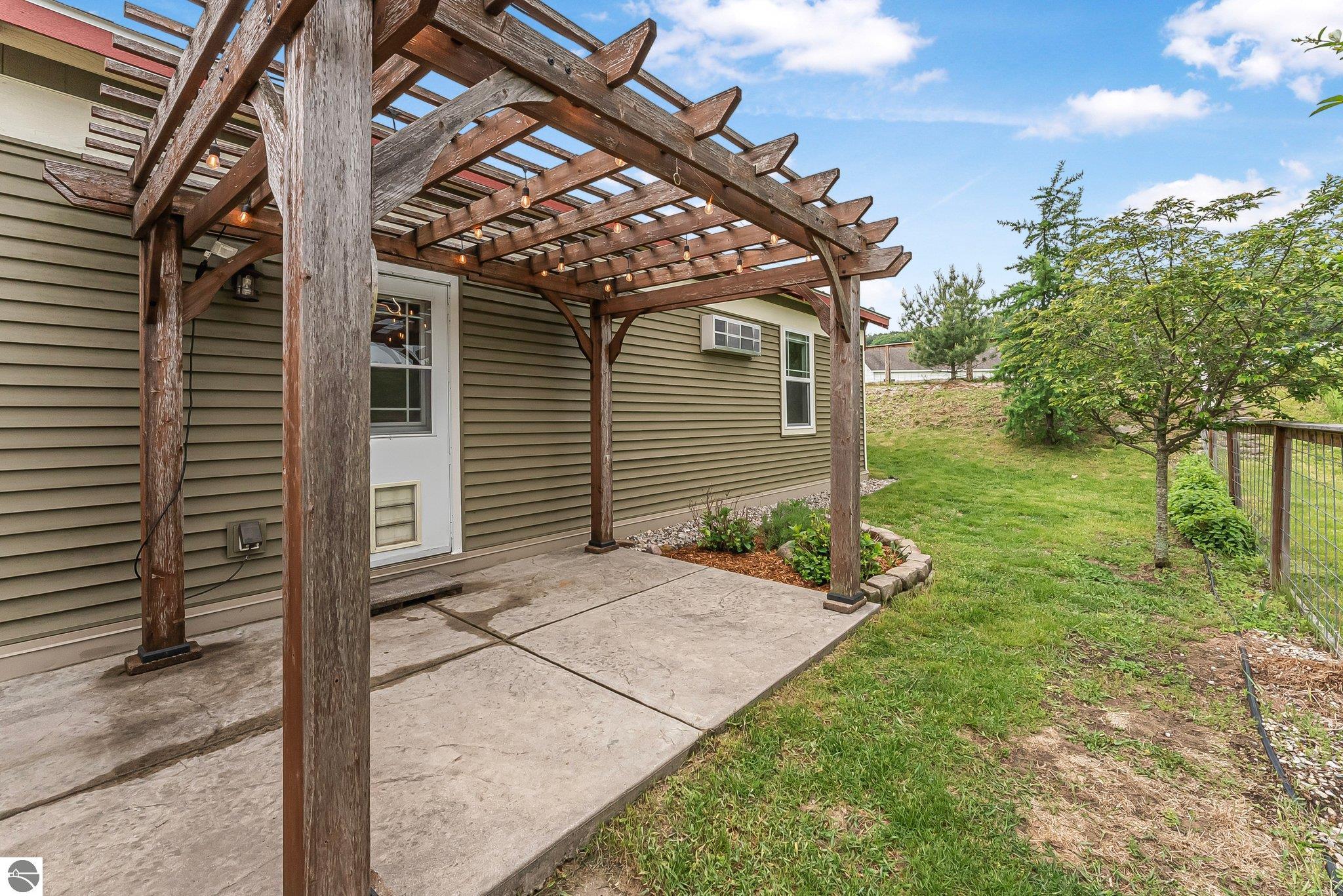 3872 Falling Leaf Trail