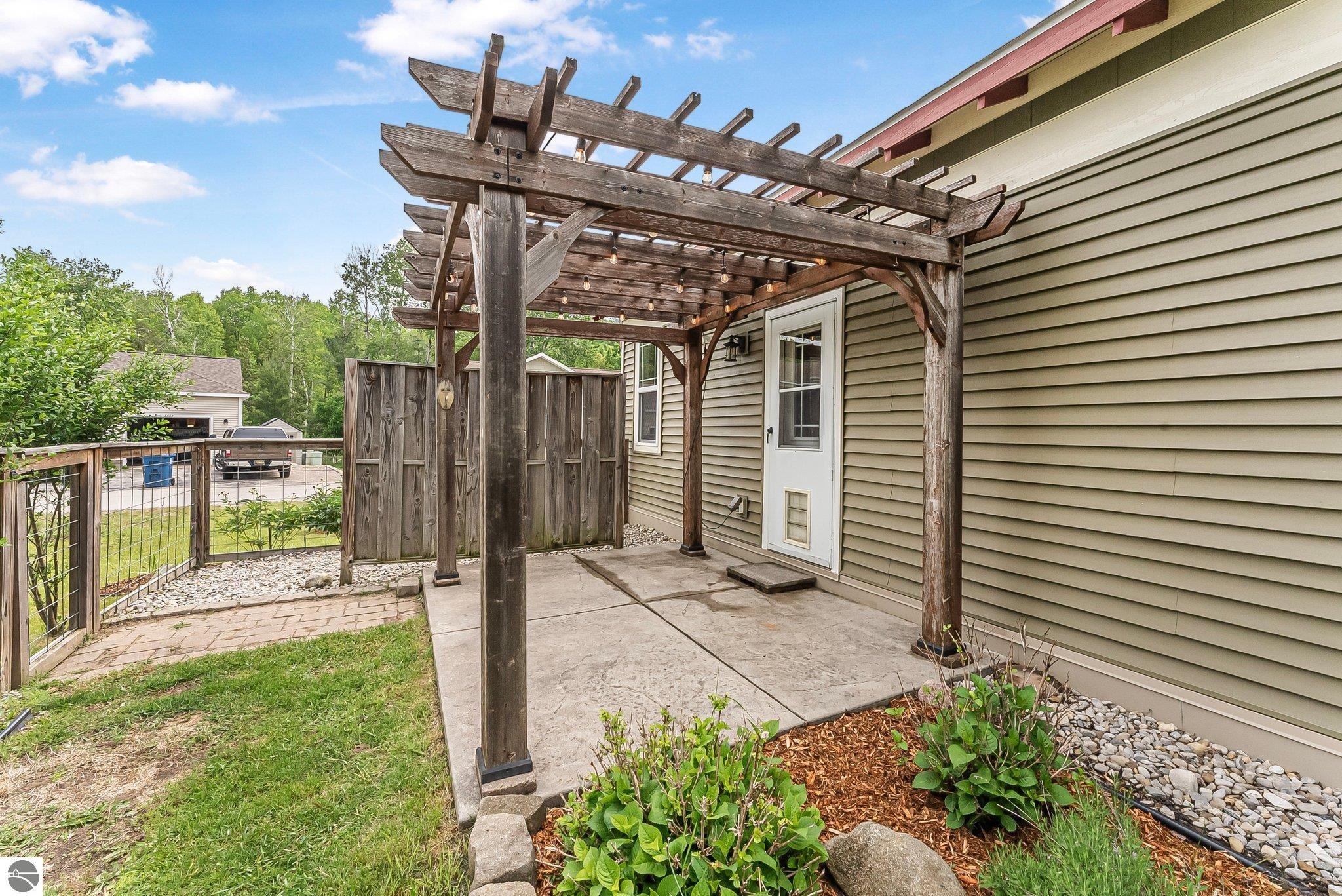 3872 Falling Leaf Trail