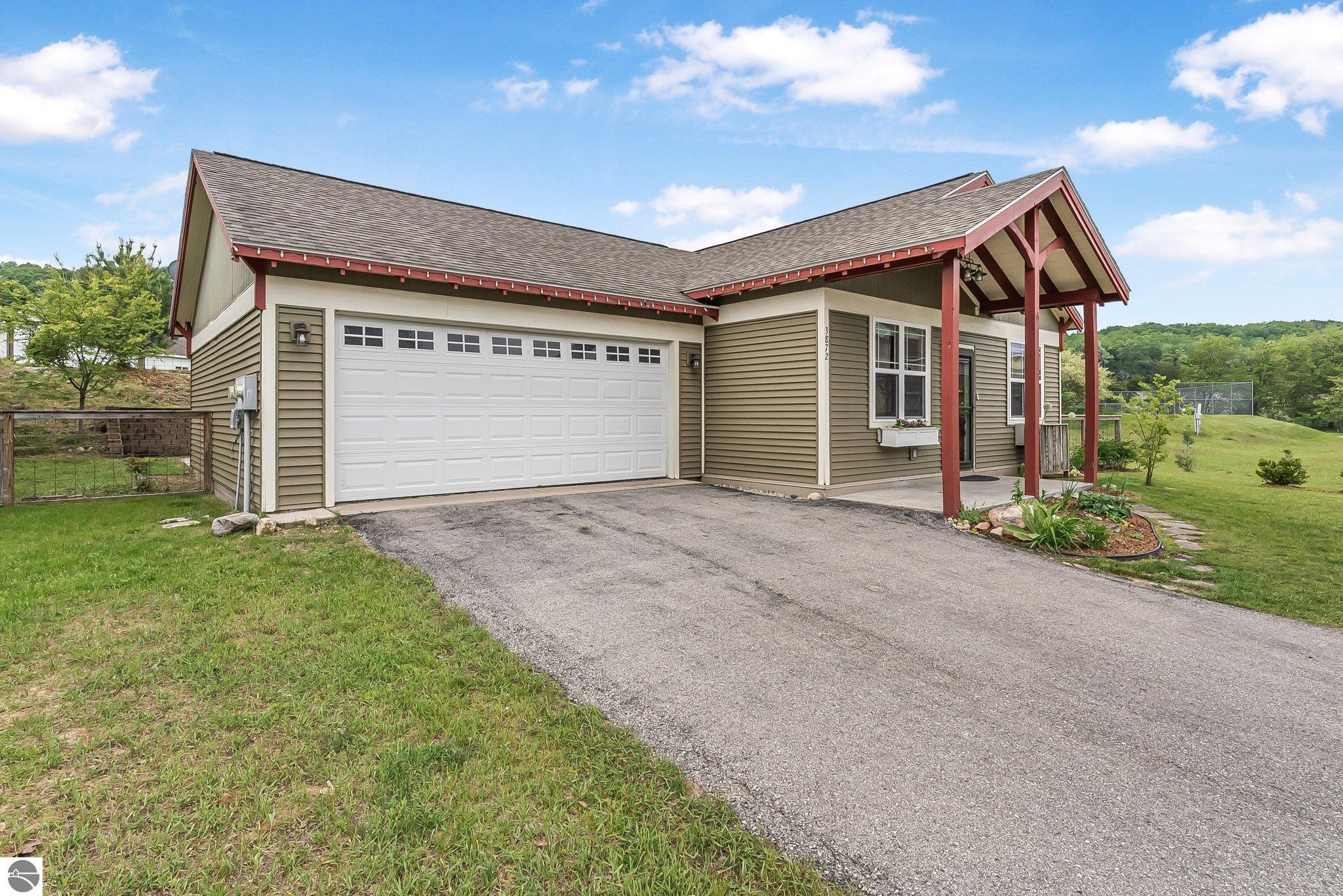 3872 Falling Leaf Trail