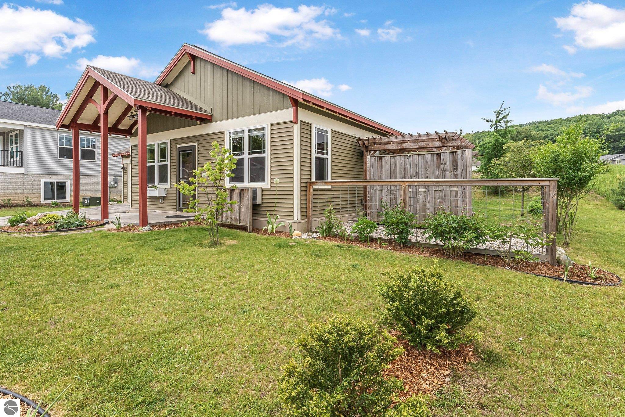3872 Falling Leaf Trail