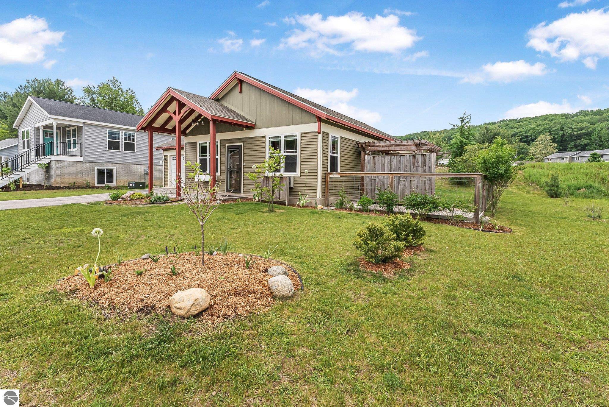 3872 Falling Leaf Trail