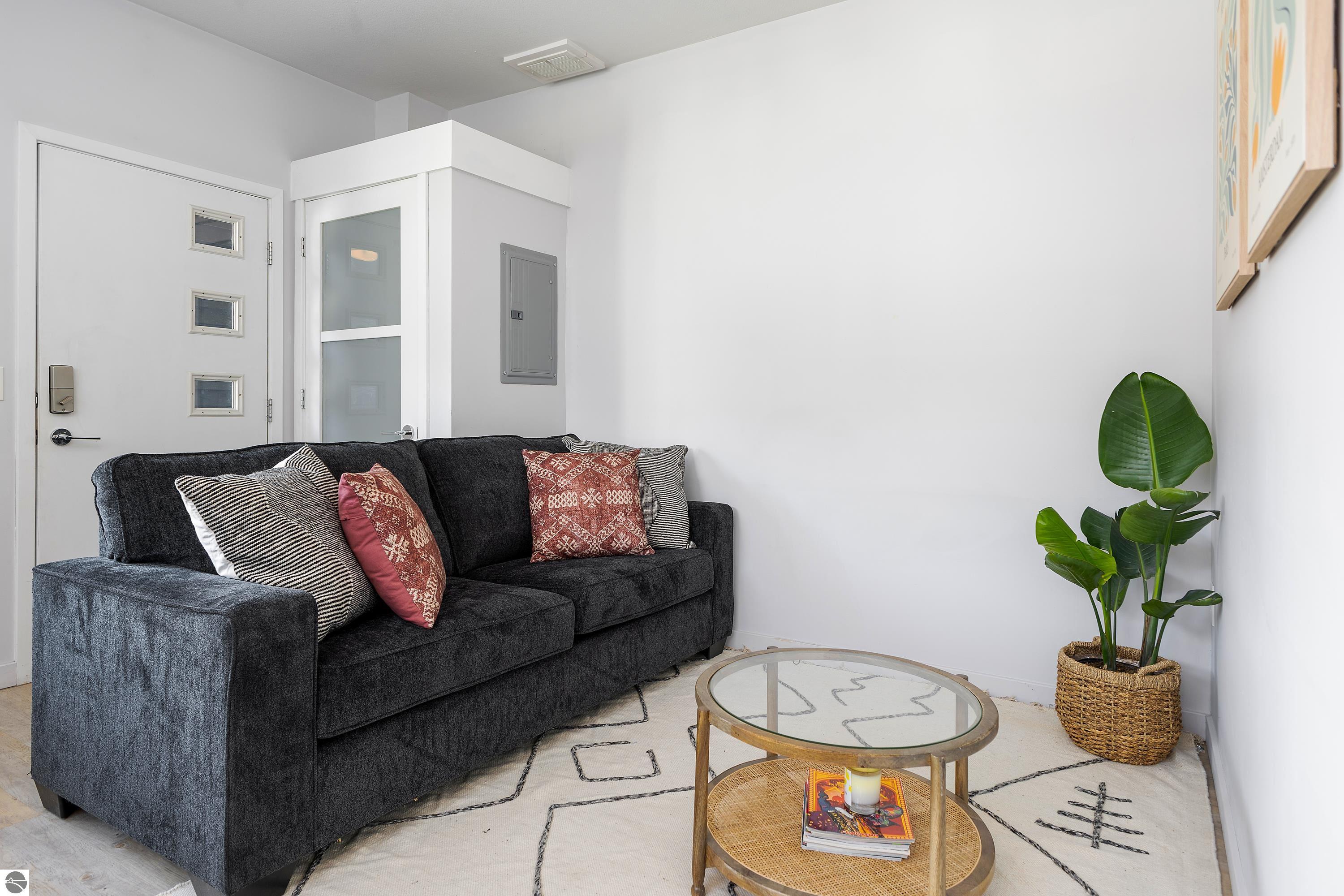 918 W Third Street # 8 Unit: 1-5, 7,8
