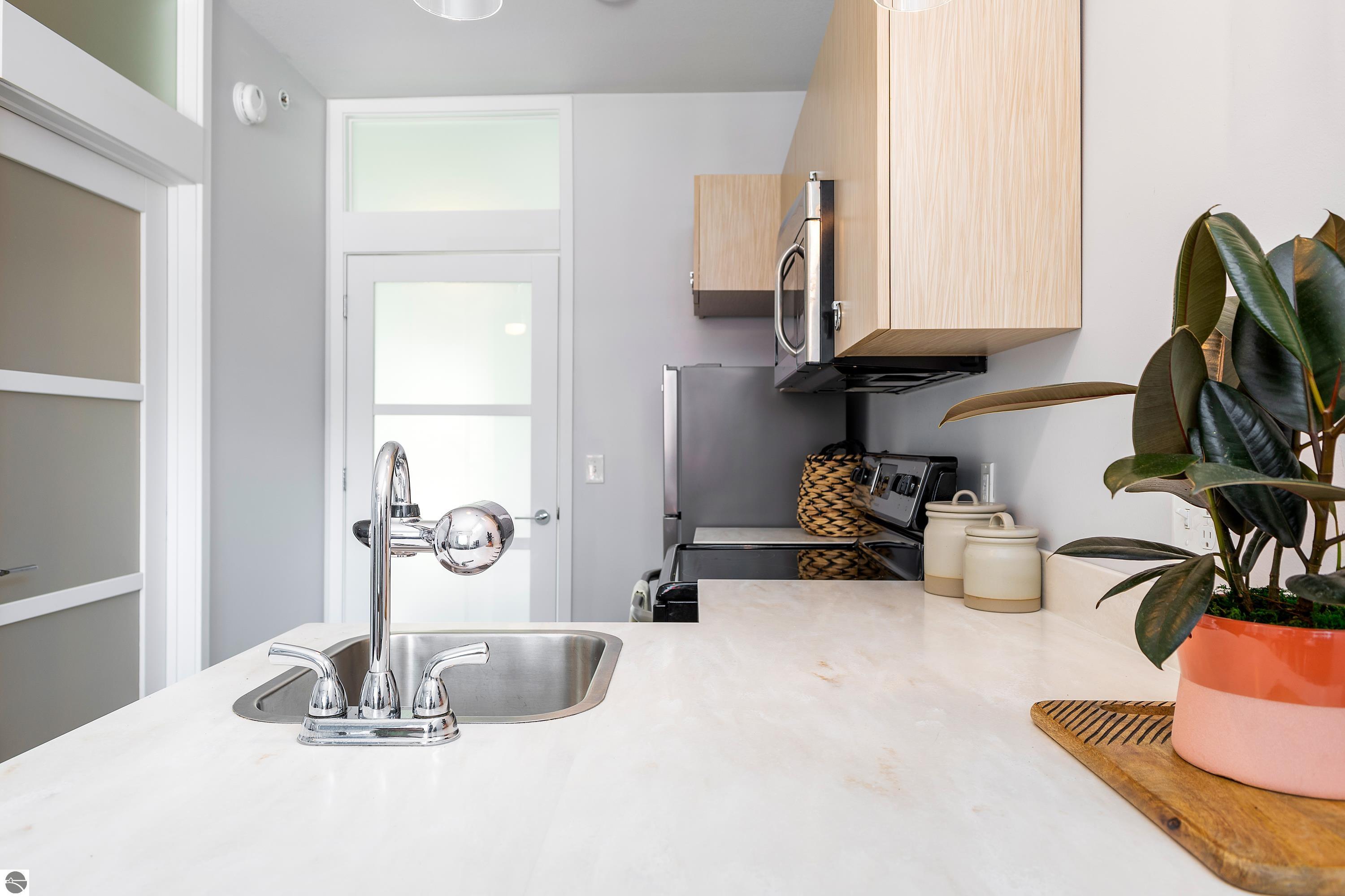 918 W Third Street # 8 Unit: 1-5, 7,8
