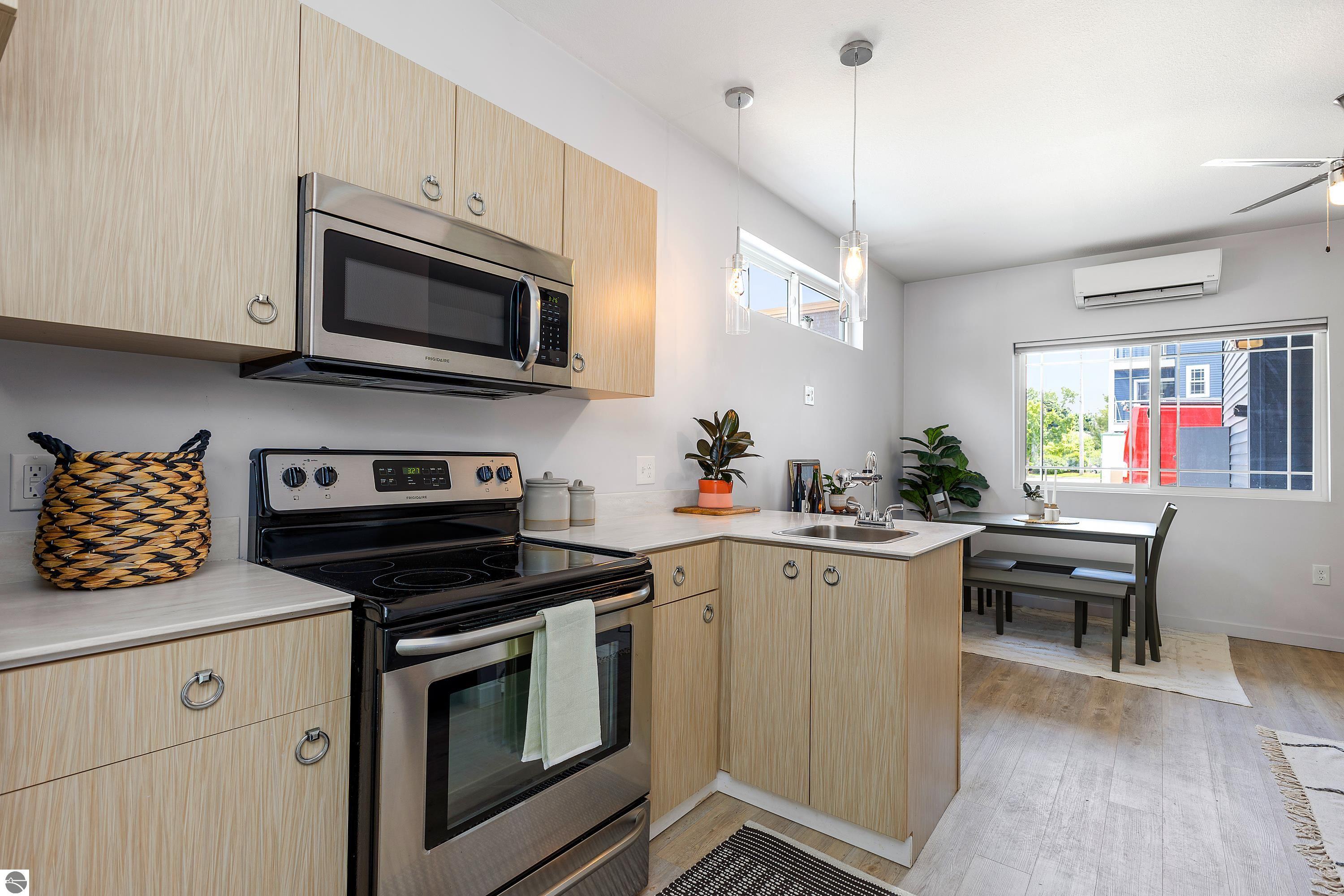 918 W Third Street # 8 Unit: 1-5, 7,8