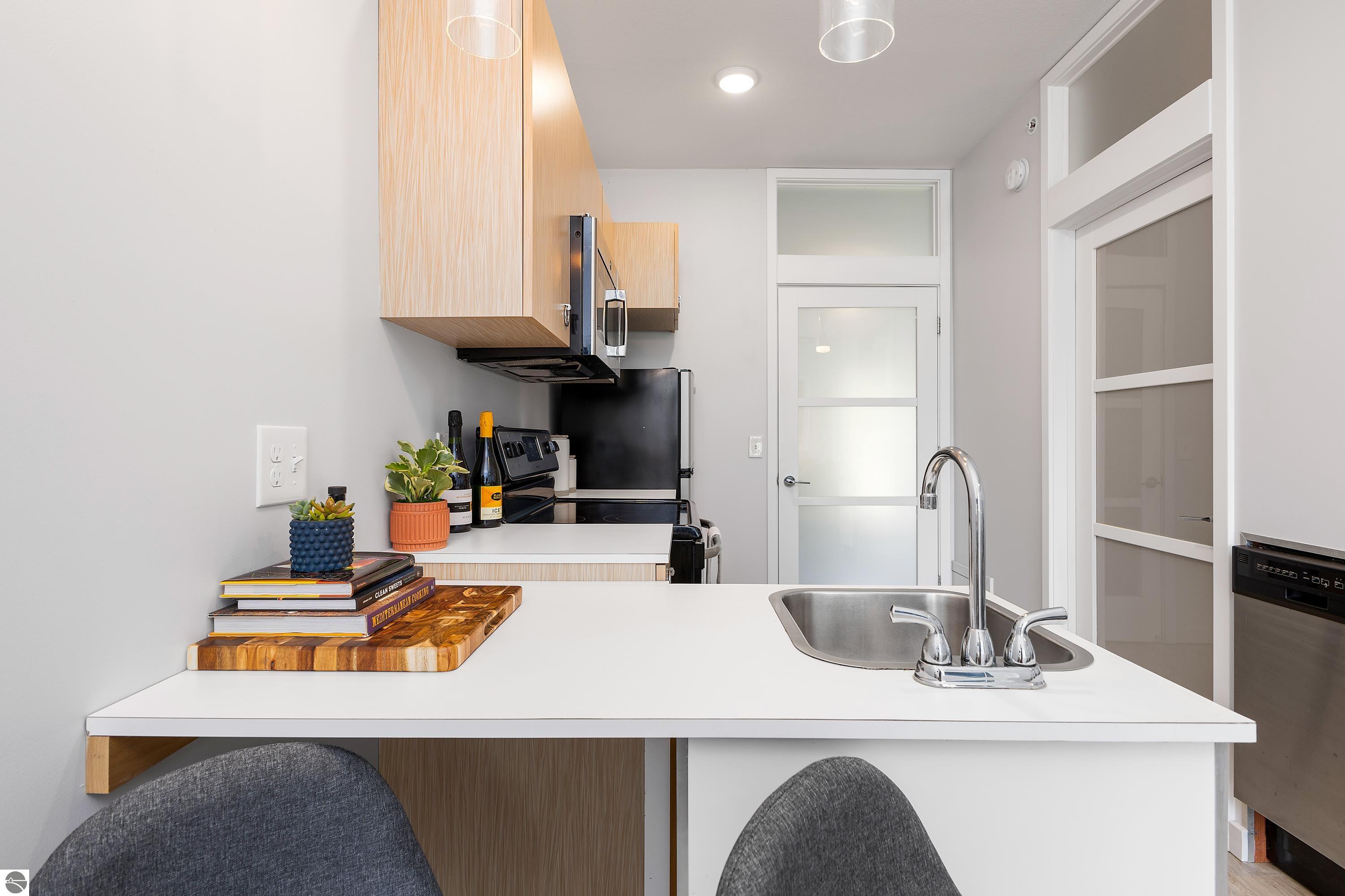 918 W Third Street # 8 Unit: 1-5, 7,8