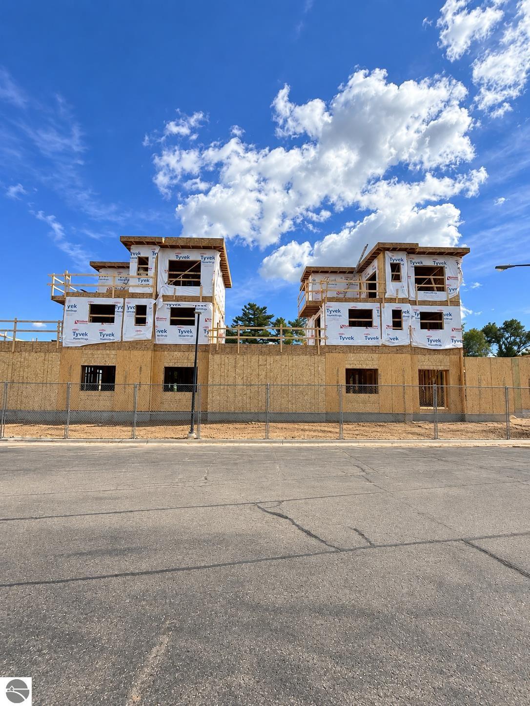 1500 US-31 N