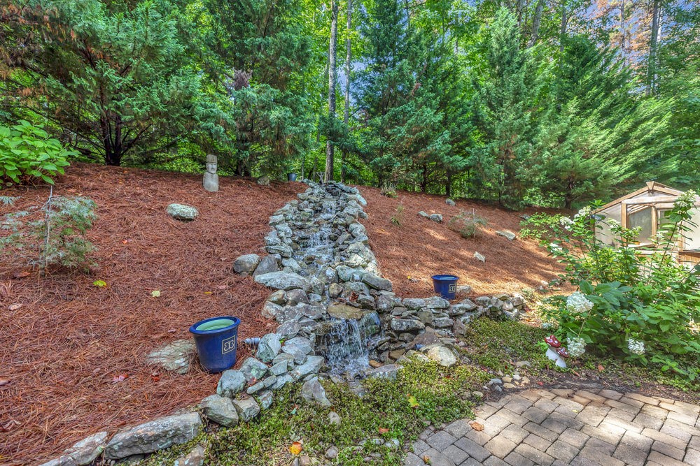 15 Westwind Court