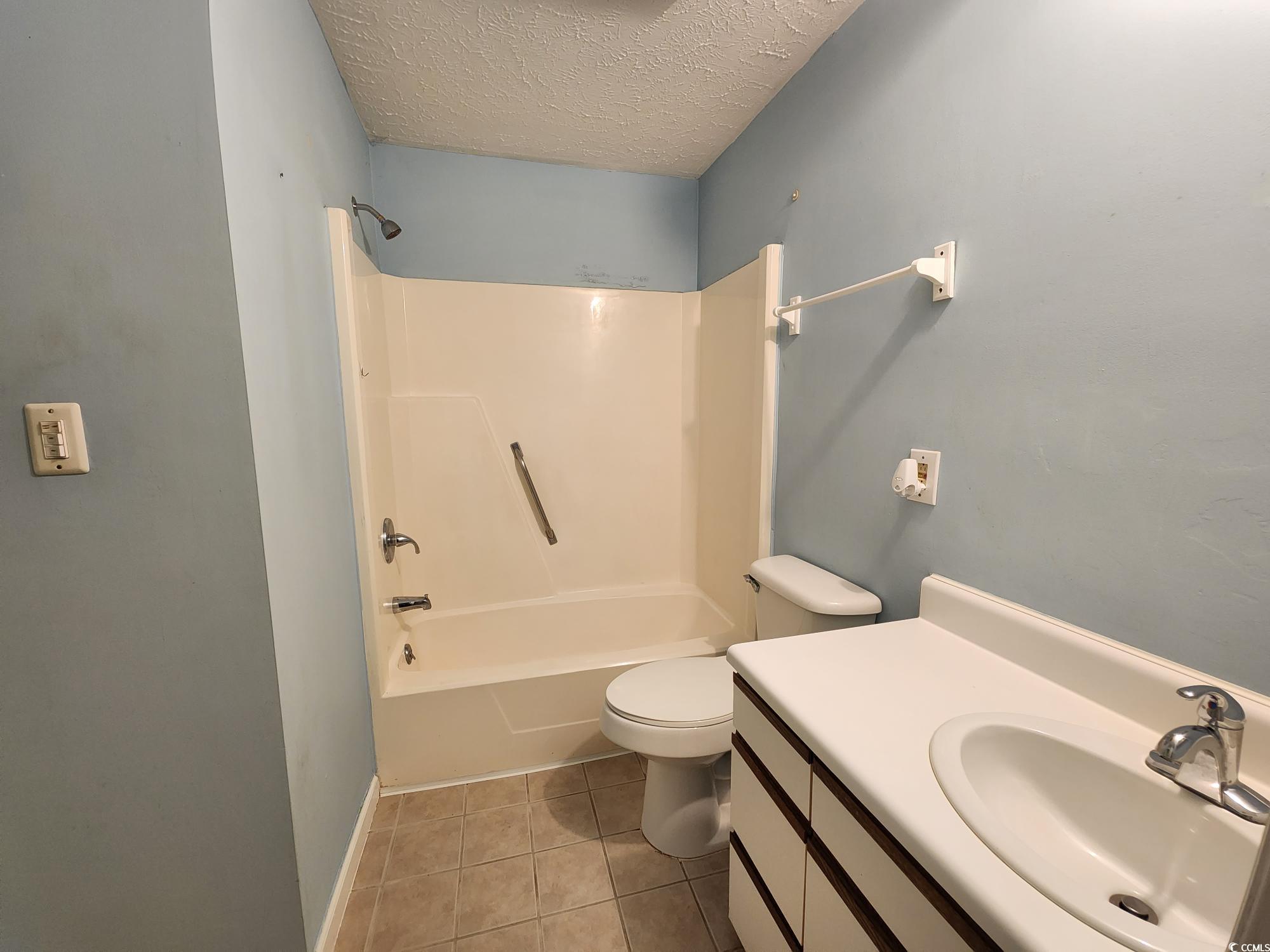 900 Courtyard Dr. Unit: L-4