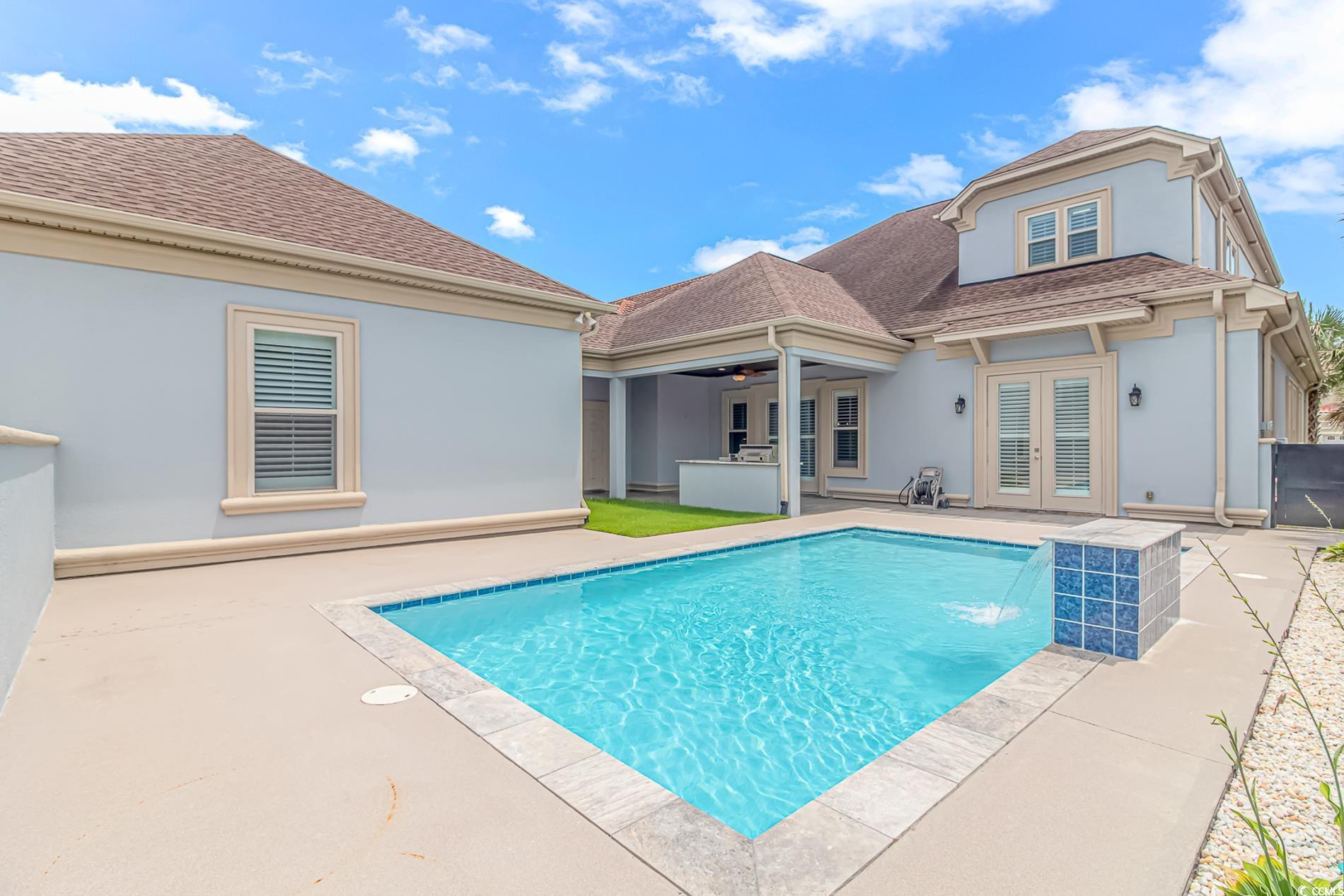 142 Avenue of the Palms