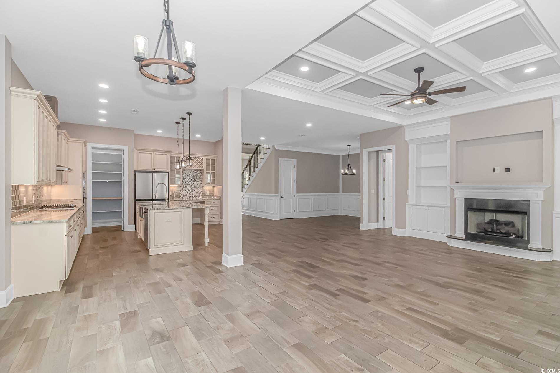 142 Avenue of the Palms