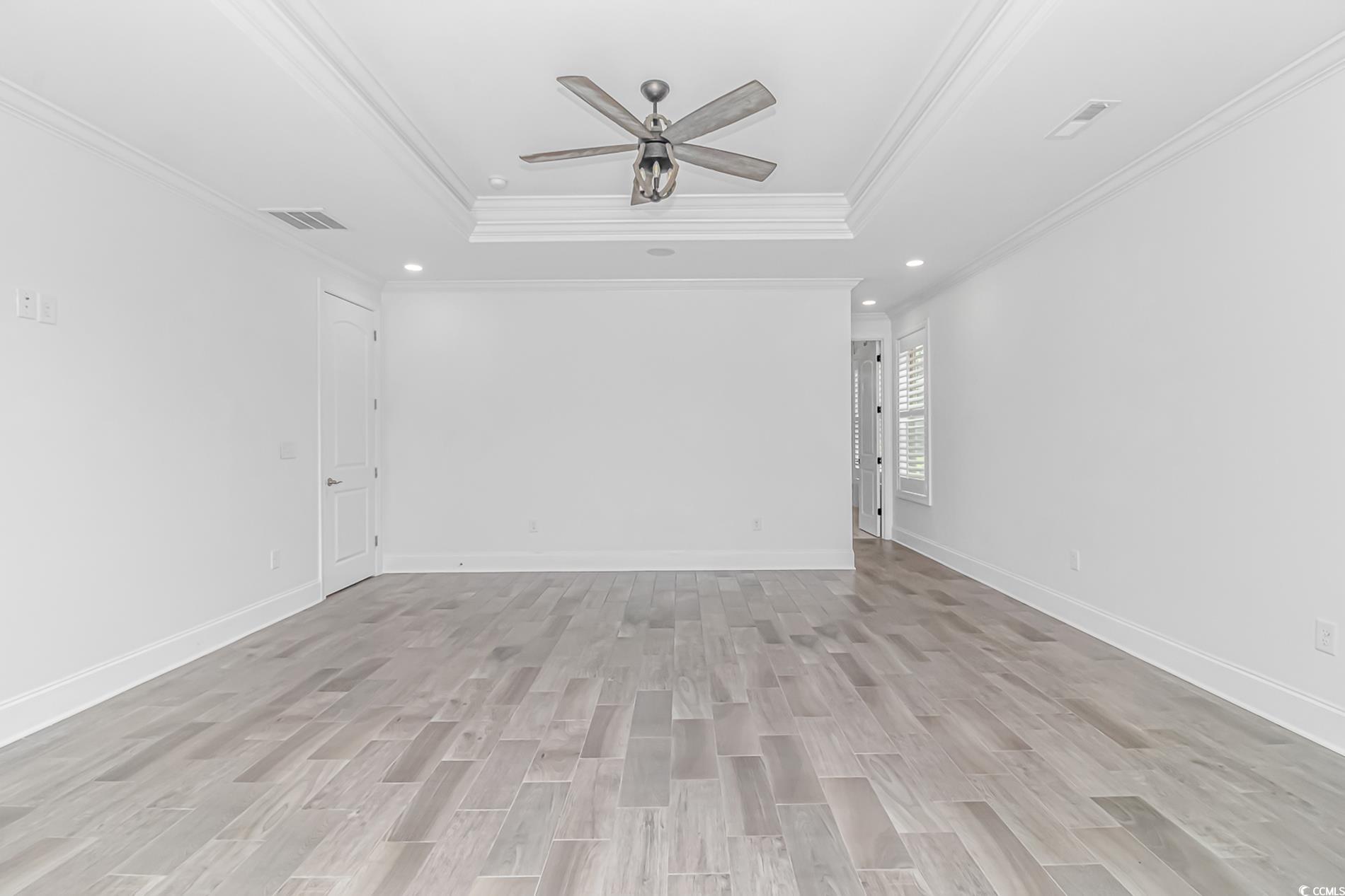 142 Avenue of the Palms
