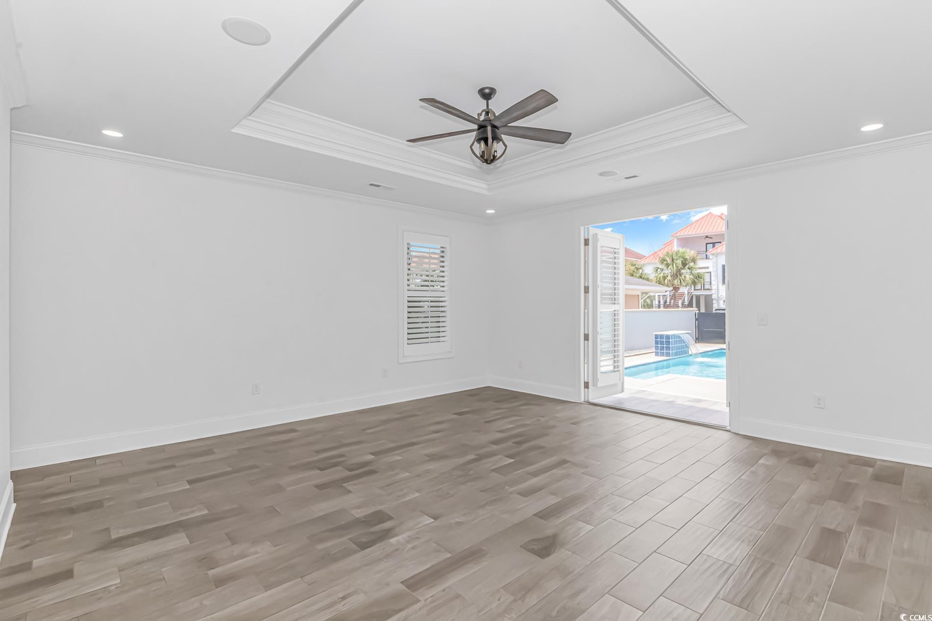 142 Avenue of the Palms