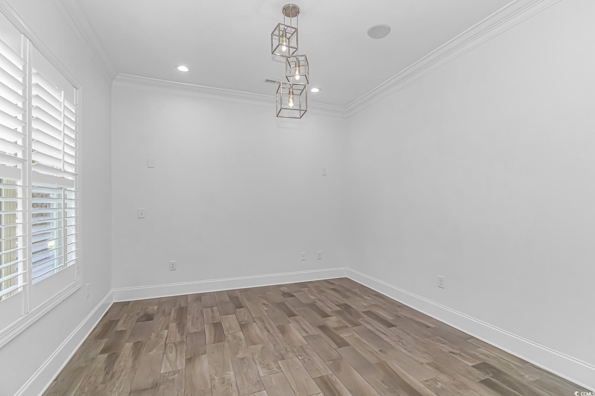 142 Avenue of the Palms