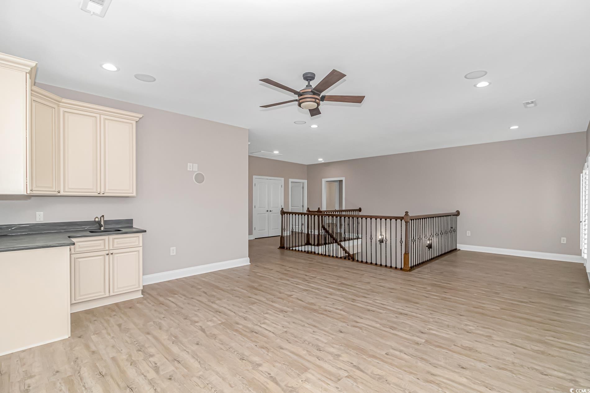 142 Avenue of the Palms