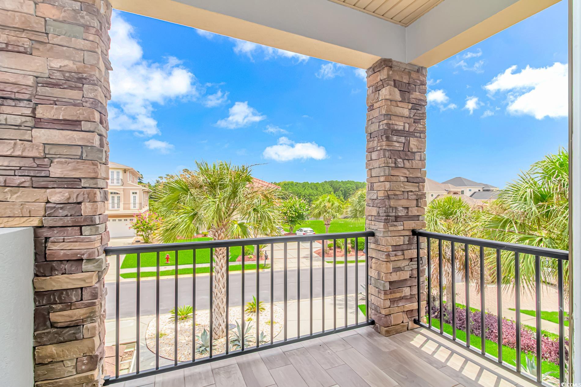 142 Avenue of the Palms