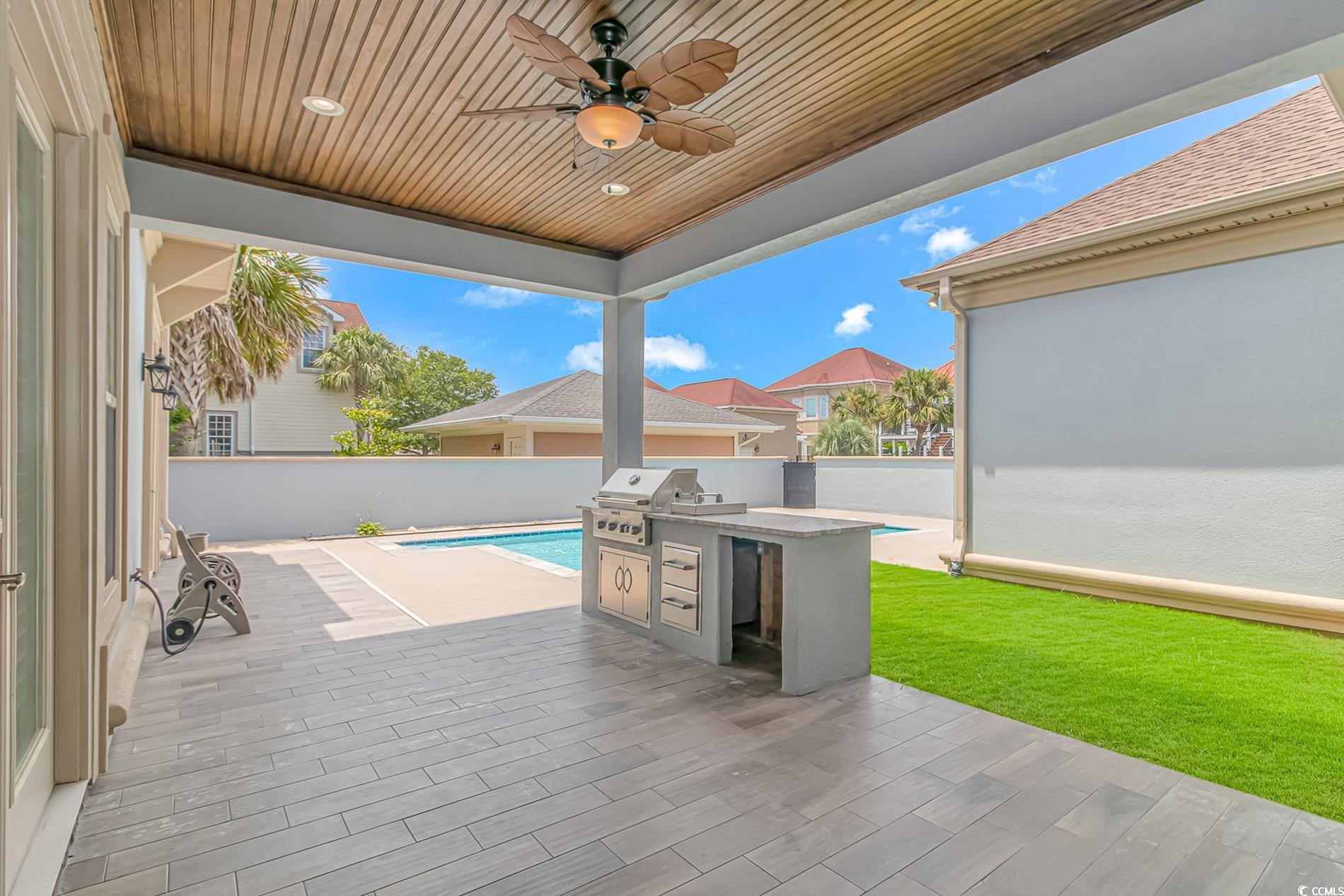 142 Avenue of the Palms