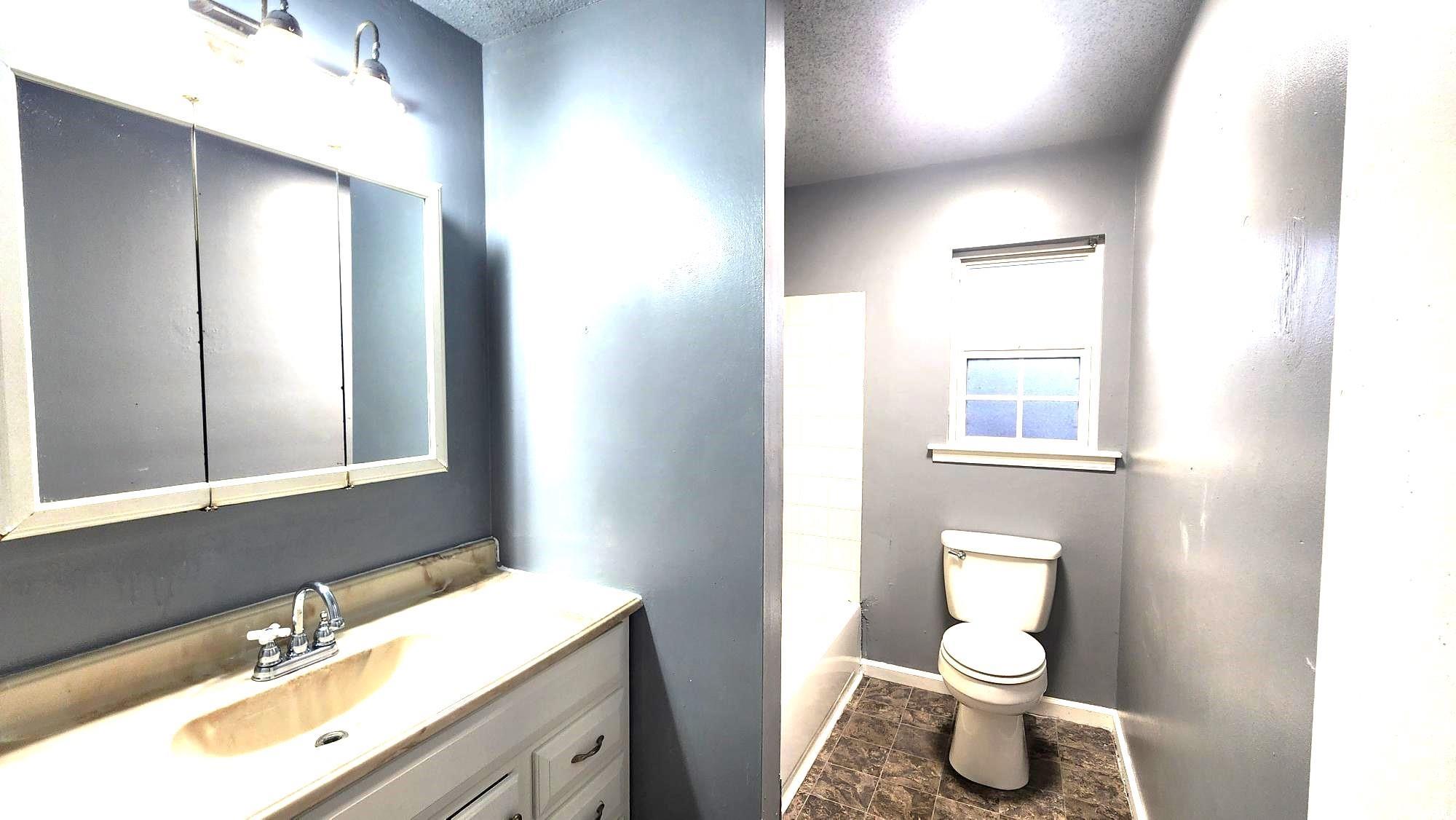 618 35th Ave. N Unit: C