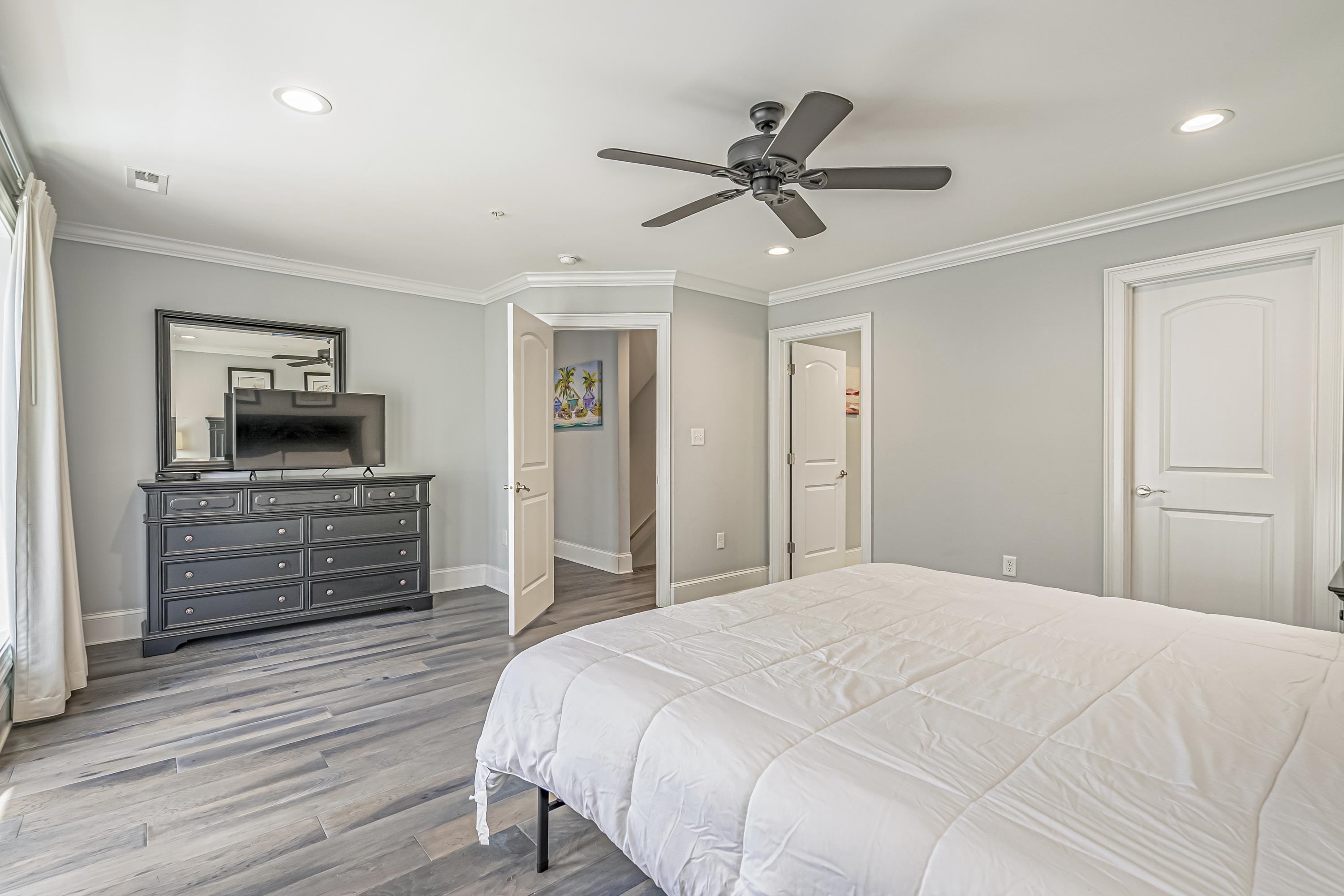 7401 N Ocean Blvd. Unit: 8