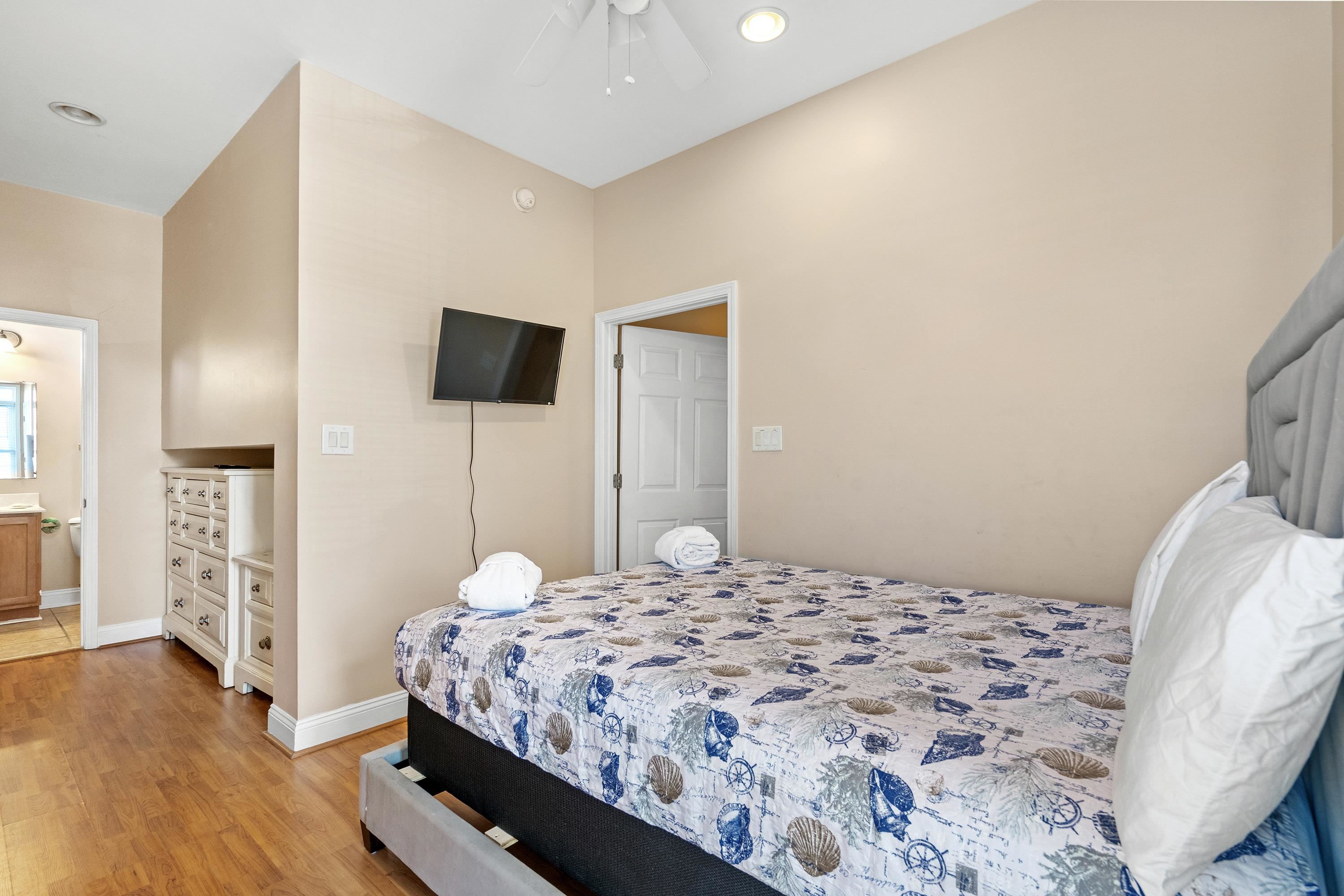 213 76th Ave. N Unit: B