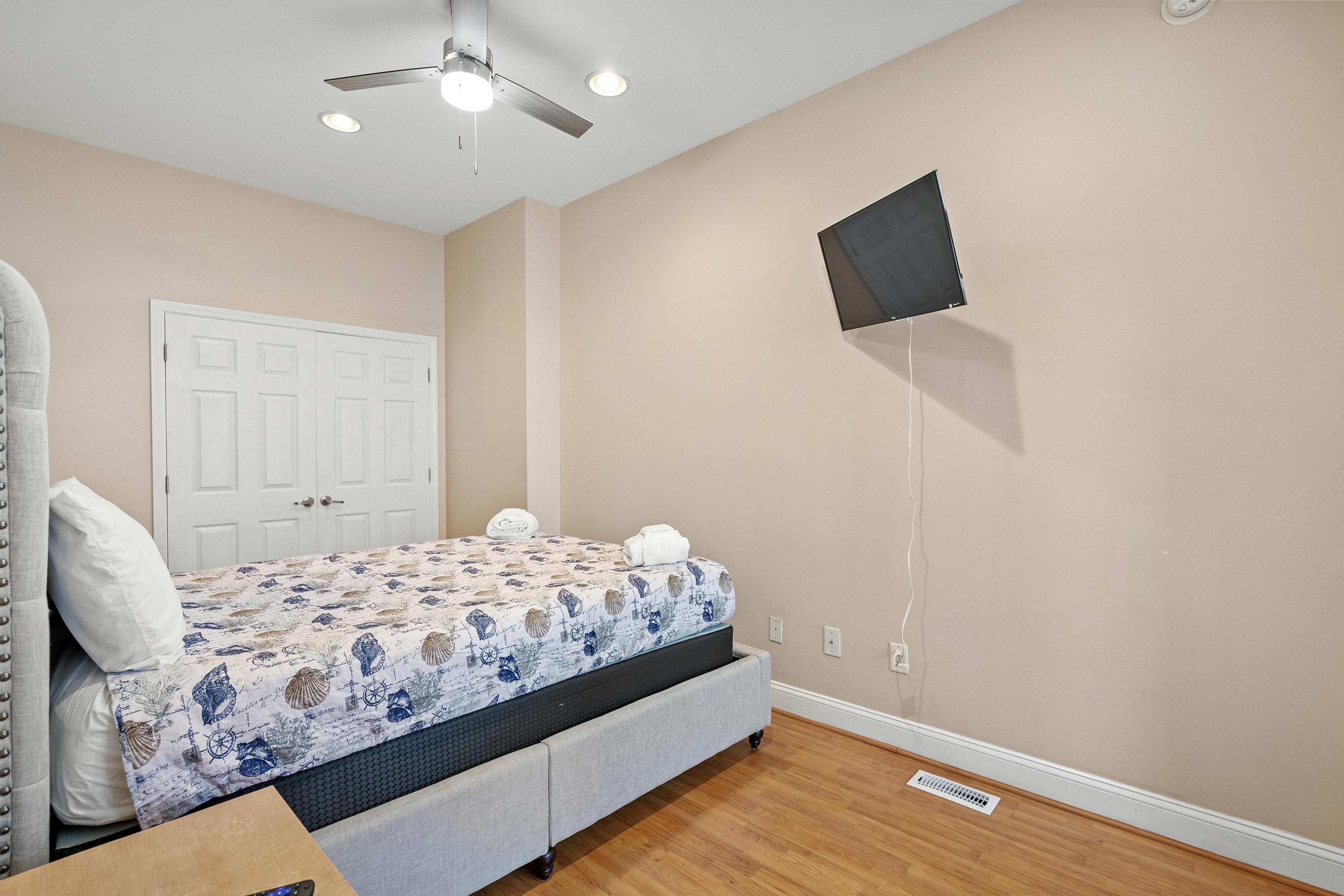213 76th Ave. N Unit: B