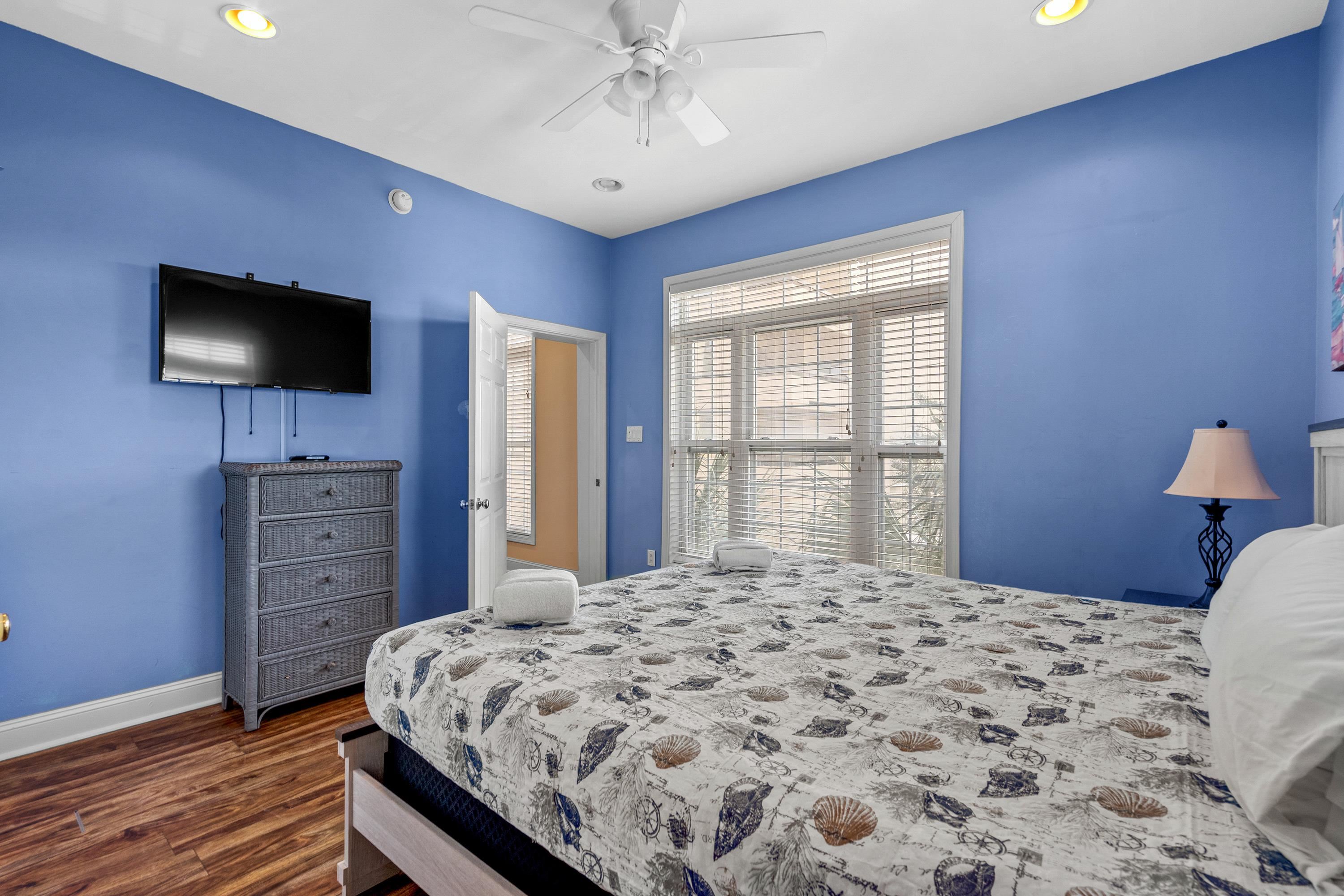 213 76th Ave. N Unit: C