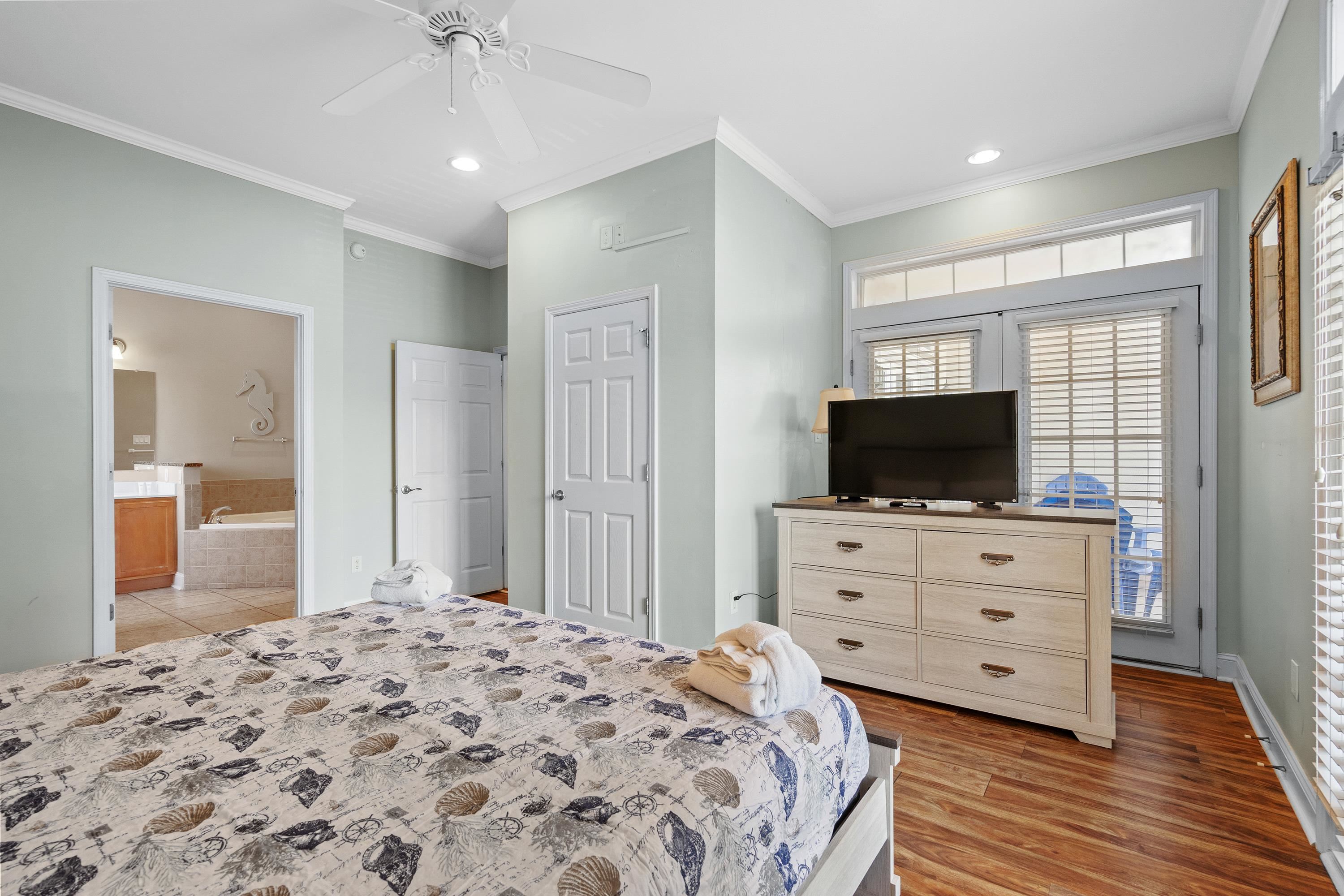 213 76th Ave. N Unit: C
