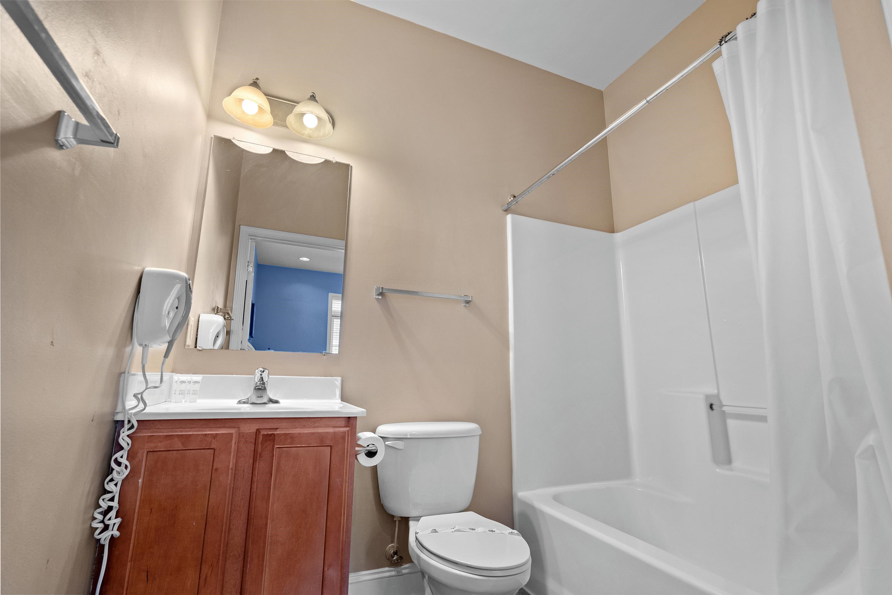 213 76th Ave. N Unit: C