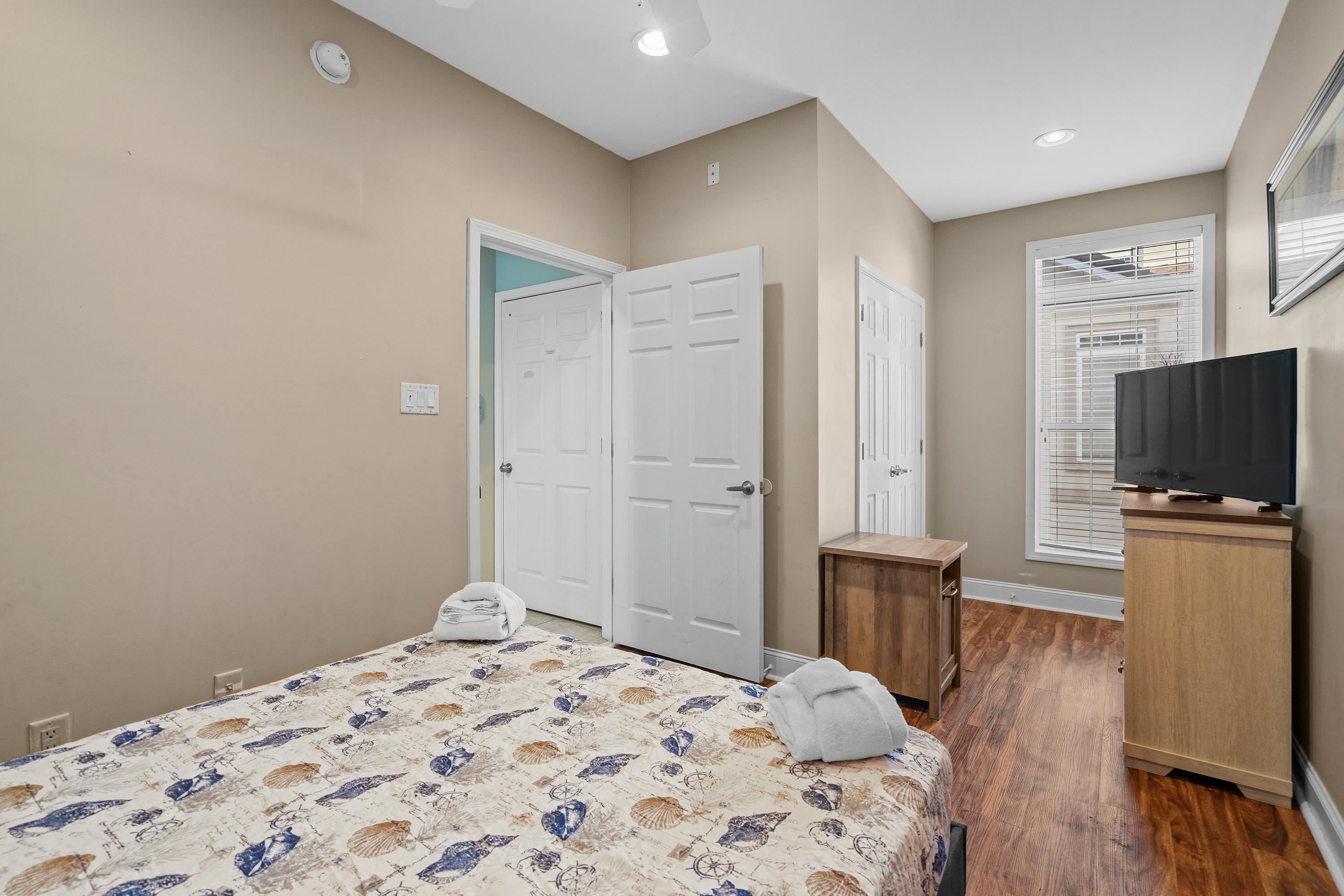 213 76th Ave. N Unit: C