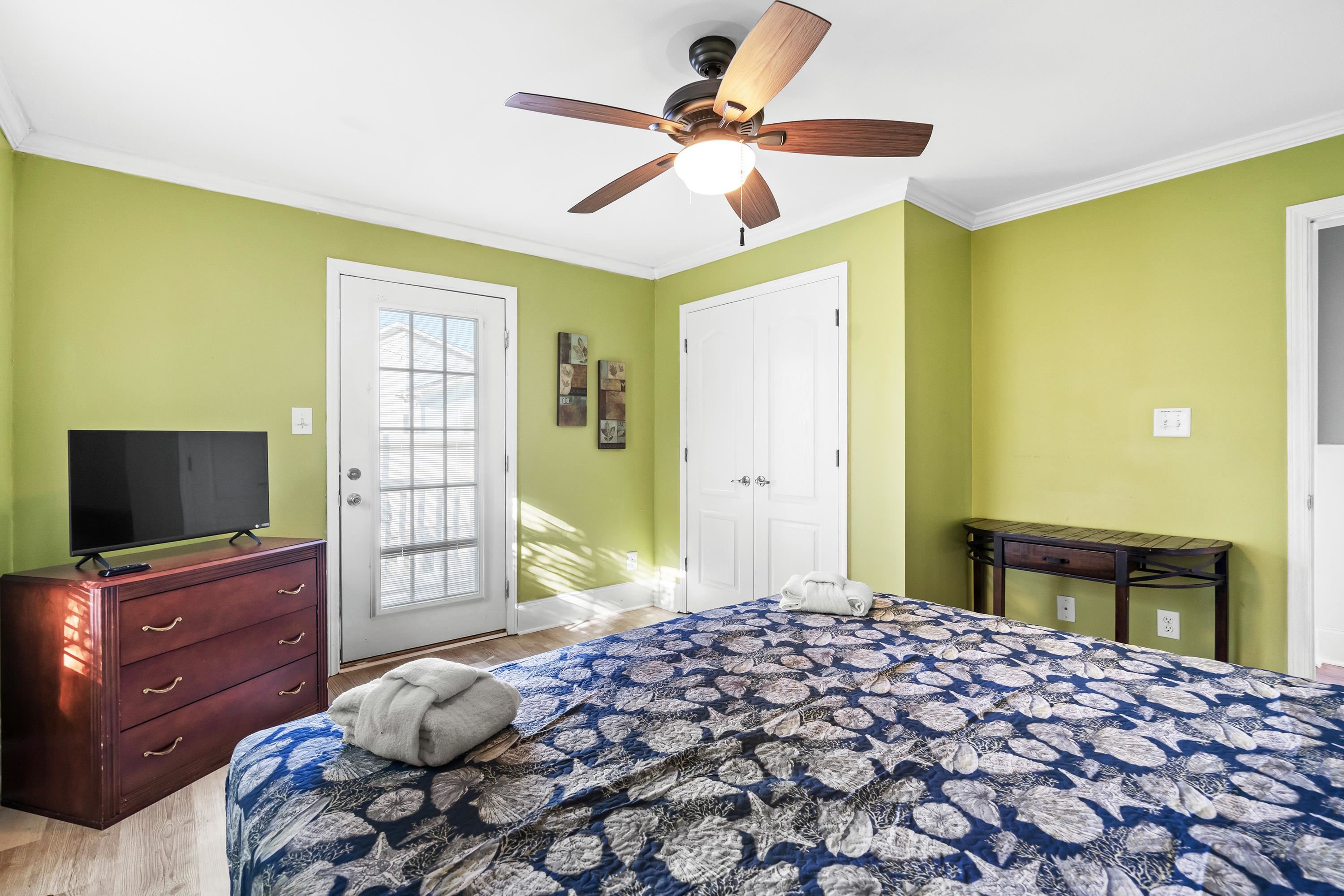 304 South Hillside Dr. Unit: B