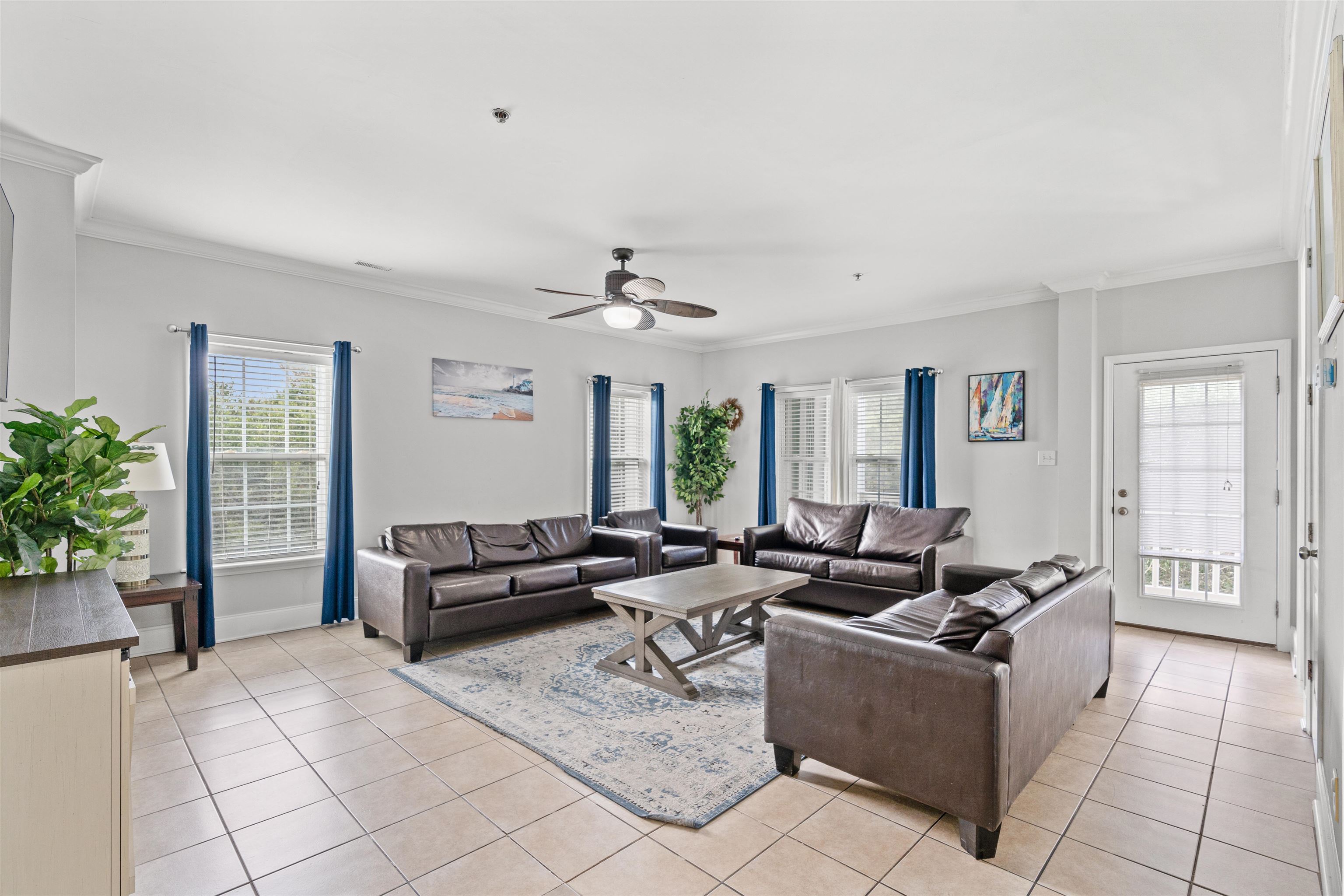 400 Hillside Dr. S
