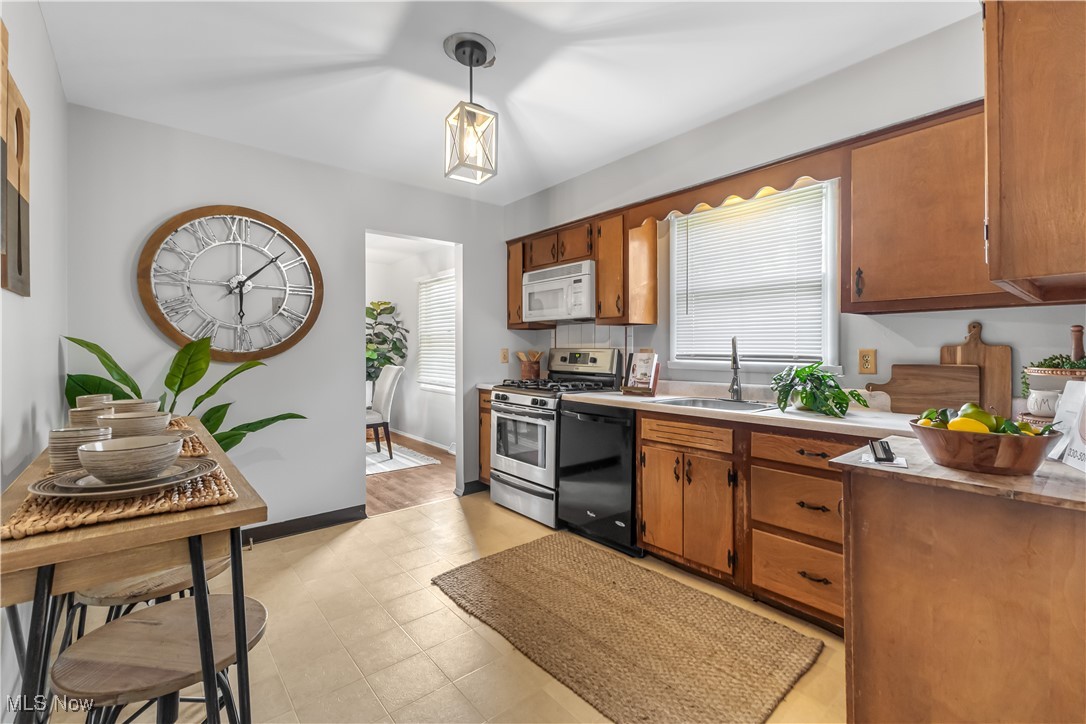 4524 Woodridge Drive