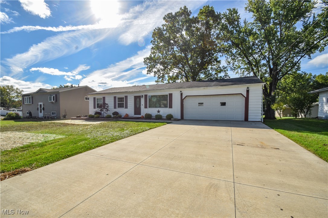3904 Adrian Drive SE