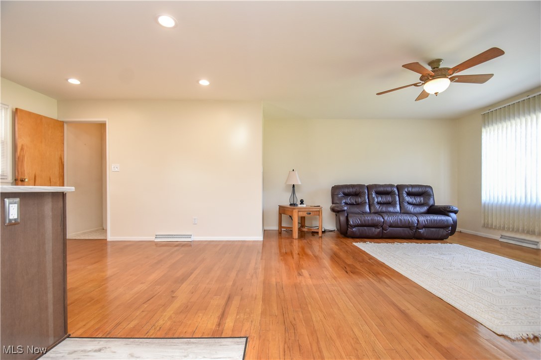3904 Adrian Drive SE