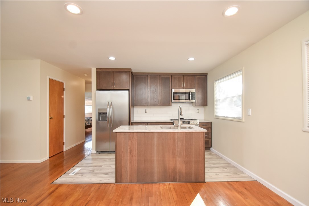 3904 Adrian Drive SE