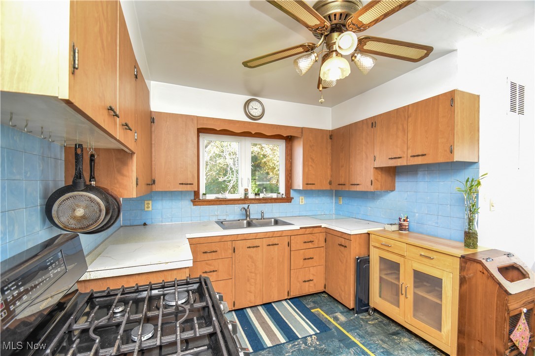 4574 Warren Meadville Road