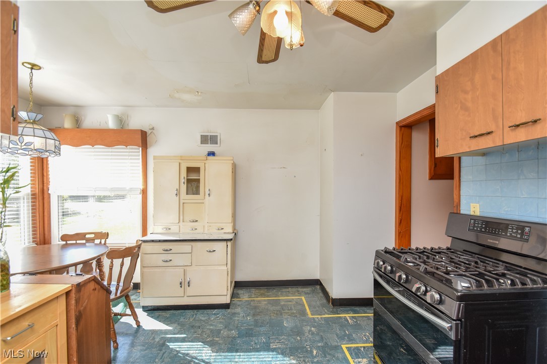 4574 Warren Meadville Road
