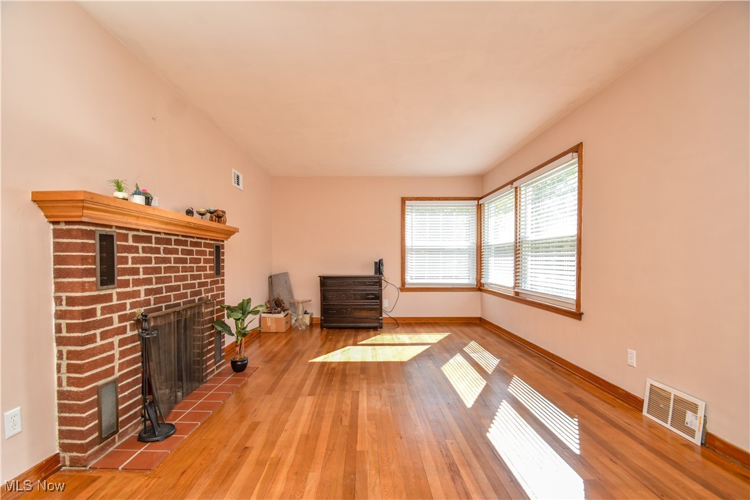 4574 Warren Meadville Road