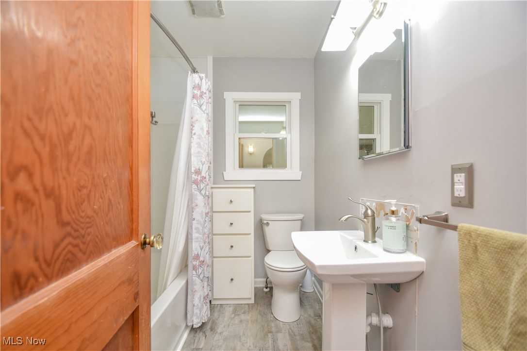 4574 Warren Meadville Road