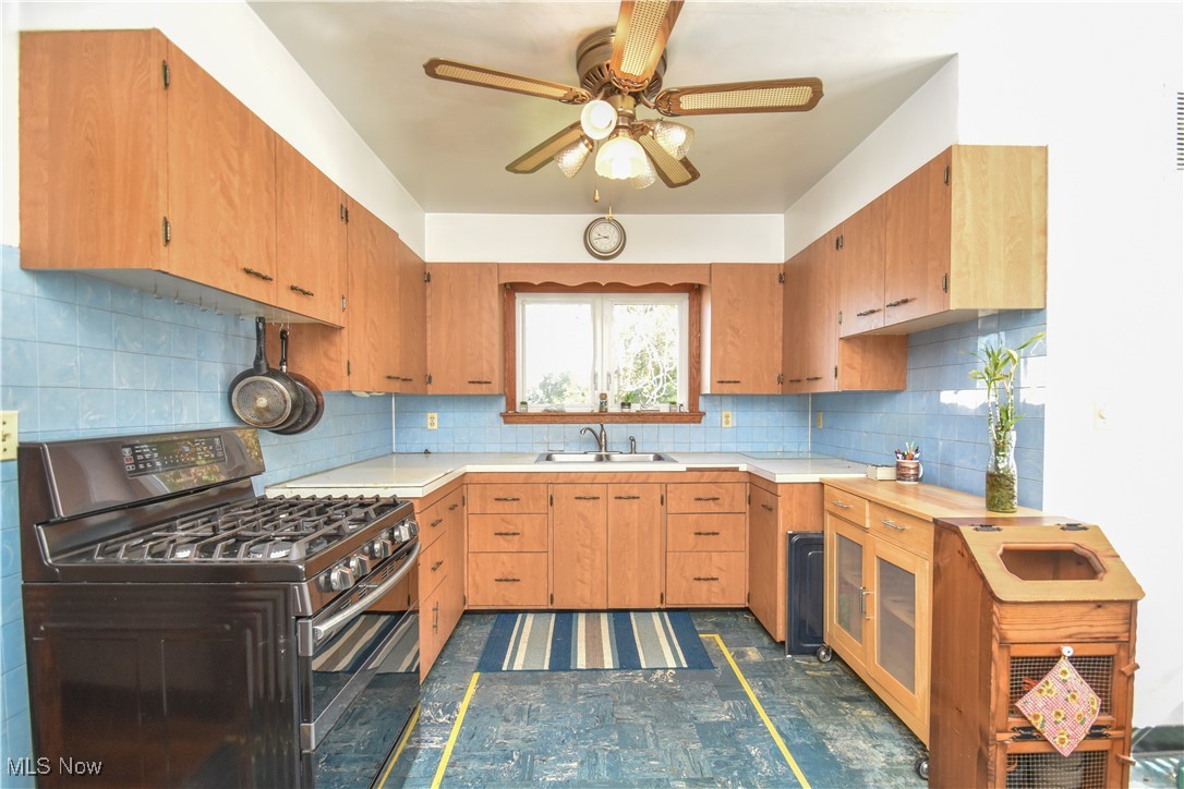 4574 Warren Meadville Road