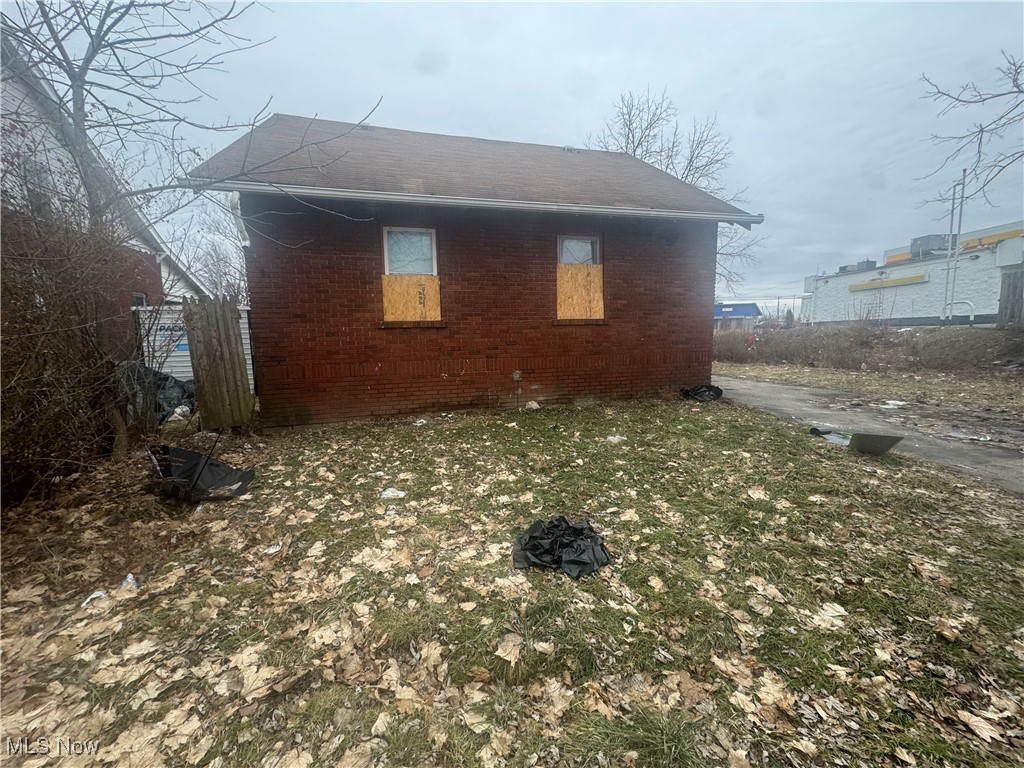27 W Avondale Avenue