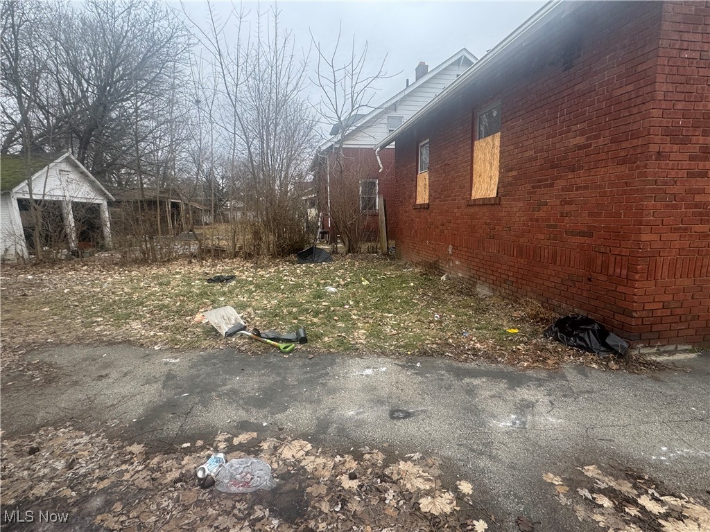 27 W Avondale Avenue