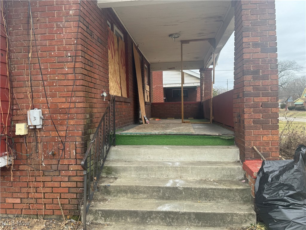 27 W Avondale Avenue