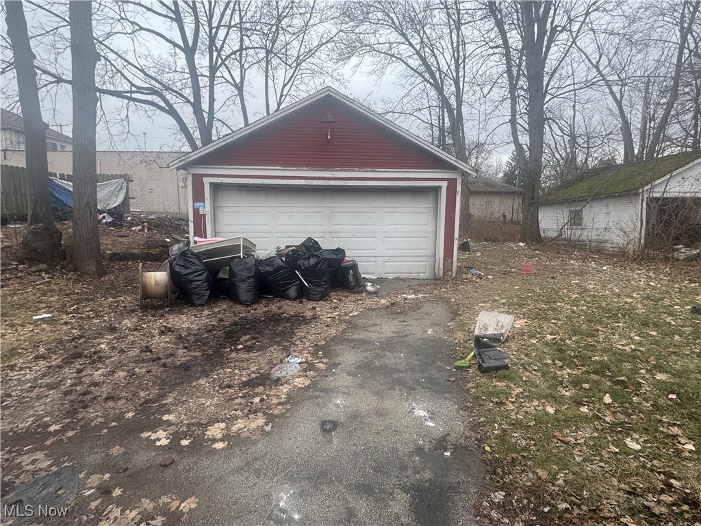 27 W Avondale Avenue